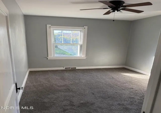 Photo 4 of Single family home for sale at 4131 Commonwealth Ave, Toledo, OH 43612 | MLS# 10015254 | Listing updated on 2026-10-27