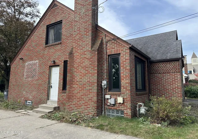 Photo 2 of Single family home for sale at 6055 Hill Ave, Toledo, OH 43615 | MLS# 10015269 | Listing updated on 2026-10-27