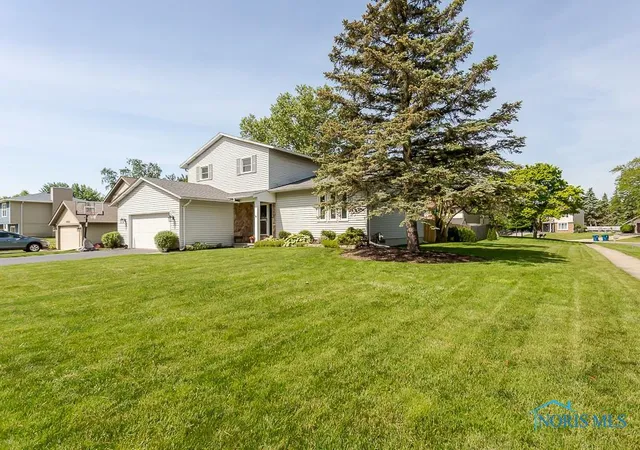 Photo 2 of Single family home for sale at 26653 Sheringham Rd, Perrysburg, OH 43551 | MLS# 10015332 | Listing updated on 2026-10-29