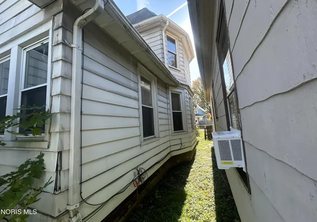 Photo 3 of Single family home for sale at 548 Colburn St, Toledo, OH 43609 | MLS# 10015279 | Listing updated on 2026-10-28