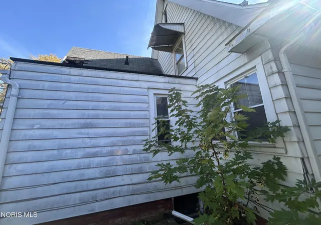 Photo 4 of Single family home for sale at 548 Colburn St, Toledo, OH 43609 | MLS# 10015279 | Listing updated on 2026-10-28