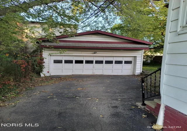 Photo 3 of Single family home for sale at 1734 Calumet Ave, Toledo, OH 43607 | MLS# 10015281 | Listing updated on 2026-10-27