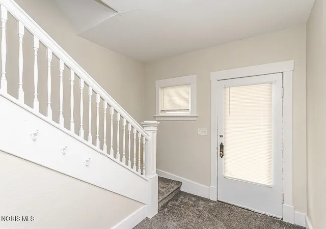 Photo 2 of Single family home for sale at 815 Dunwood Ct, Toledo, OH 43609 | MLS# 10015285 | Listing updated on 2026-10-28