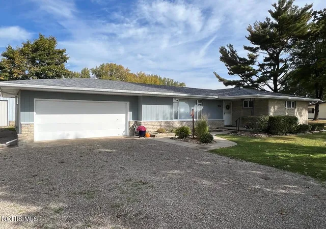 Photo 2 of Single family home for sale at 6210 Bauer Rd, Bellevue, OH 44811 | MLS# 10015312 | Listing updated on 2026-10-28