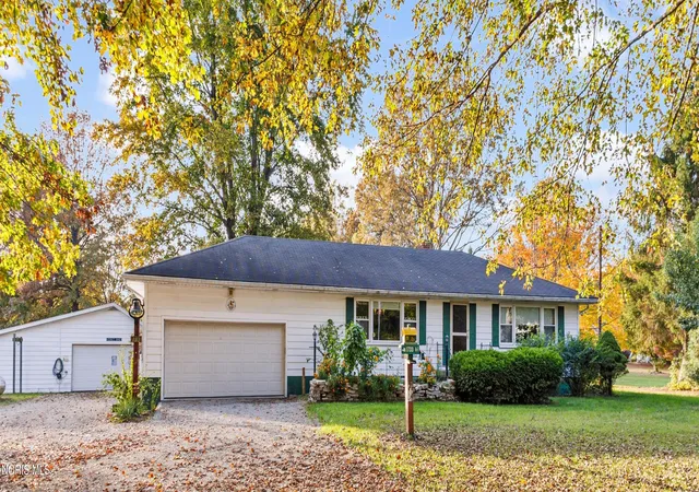 Photo 1 of Single family home for sale at 1733 County Rd 4 1, Swanton, OH 43558 | MLS# 10015323 | Listing updated on 2026-10-30