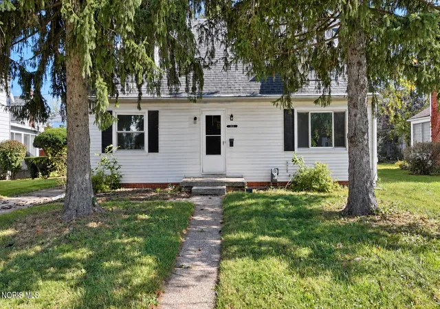 Photo 2 of Single family home for sale at 1914 Shenandoah Rd, Toledo, OH 43607 | MLS# 10015329 | Listing updated on 2026-10-28