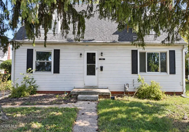 Photo 3 of Single family home for sale at 1914 Shenandoah Rd, Toledo, OH 43607 | MLS# 10015329 | Listing updated on 2026-10-28