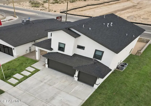 Photo 2 of Single family home for sale at 9748 Calle Cancun St, El Paso, TX 79927 | MLS# 938289 | Listing updated on 2026-09-03