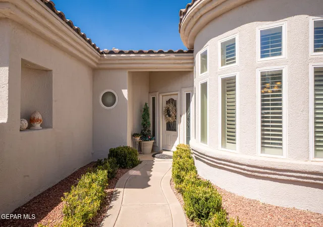 Photo 3 of Single family home for sale at 6035 Laguna Vista Dr, El Paso, TX 79932 | MLS# 943289 | Listing updated on 2026-09-20