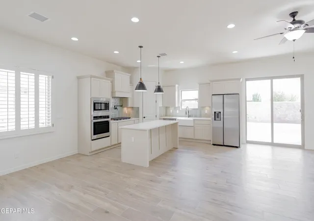 Photo 3 of Single family home for sale at 812 Paseo Dulce Ave, El Paso, TX 79928 | MLS# 943975 | Listing updated on 2026-09-10