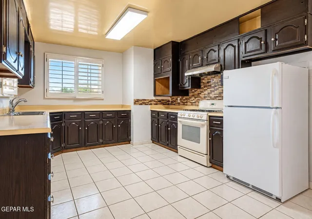 Photo 4 of Single family home for sale at 1037 N Clark Dr, El Paso, TX 79905 | MLS# 948053 | Listing updated on 2026-10-14