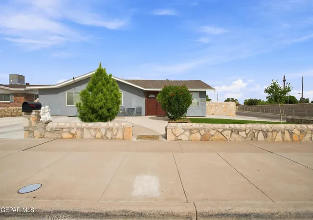 Photo 2 of Single family home for sale at 2700 Berwick Rd, El Paso, TX 79925 | MLS# 949930 | Listing updated on 2026-09-20