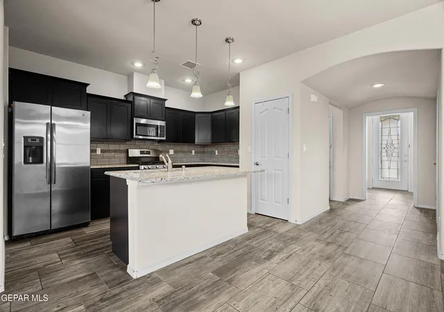 Photo 3 of Single family home for sale at 7553 Wolf Crk Dr, El Paso, TX 79911 | MLS# 951806 | Listing updated on 2026-10-06
