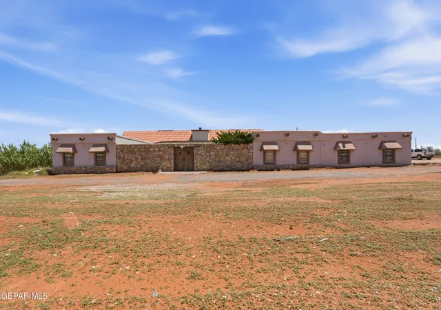 Photo 3 of Sale Pending at 5566 Desert Willow Dr, El Paso, TX 79938 | MLS# 949674 | Listing updated on 2026-10-06