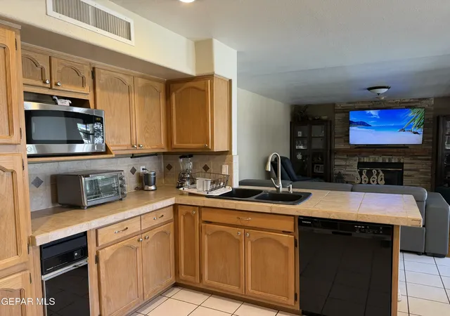 Photo 2 of Single family home for sale at 6435 Loma De Cristo Dr, El Paso, TX 79912 | MLS# 949808 | Listing updated on 2026-09-08