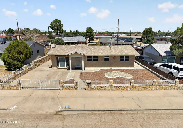Photo 3 of Single family home for sale at 9625 Selkirk Dr, El Paso, TX 79925 | MLS# 949728 | Listing updated on 2026-10-28