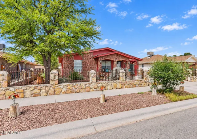 Photo 2 of Sale Pending at 342 Barrel Cactus Dr, Horizon City, TX 79928 | MLS# 951392 | Listing updated on 2026-10-04
