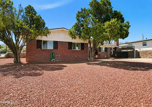 Photo 3 of Sale Pending at 8713 Echo St, El Paso, TX 79904 | MLS# 950609 | Listing updated on 2026-09-16