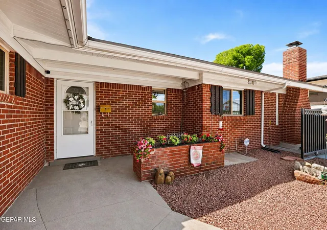 Photo 4 of Sale Pending at 8713 Echo St, El Paso, TX 79904 | MLS# 950609 | Listing updated on 2026-09-16