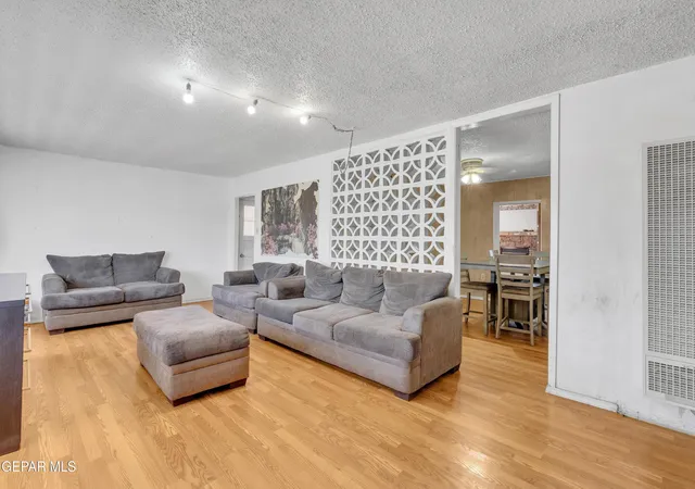 Photo 4 of Single family home for sale at 5013 Flower Dr, El Paso, TX 79905 | MLS# 950474 | Listing updated on 2026-09-03
