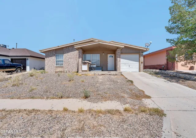 Photo 3 of Single family home for sale at 14409 Colina Corona Dr, El Paso, TX 79928 | MLS# 950501 | Listing updated on 2026-09-03