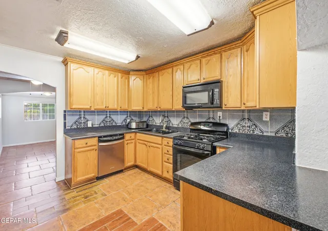 Photo 4 of House for sale at 5520 Pollard St, El Paso, TX 79904 | MLS# 950514 | Listing updated on 2026-09-08
