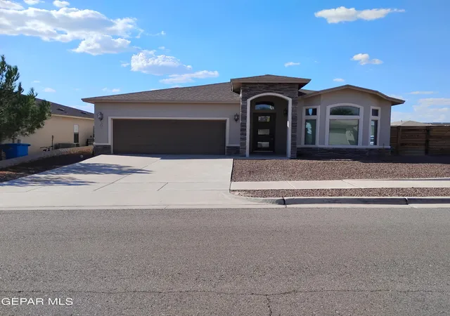 Photo 3 of Single family home for sale at 301 S Manzanita Dr, El Paso, TX 79928 | MLS# 950532 | Listing updated on 2026-09-20