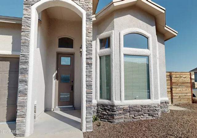 Photo 4 of Single family home for sale at 301 S Manzanita Dr, El Paso, TX 79928 | MLS# 950532 | Listing updated on 2026-09-20