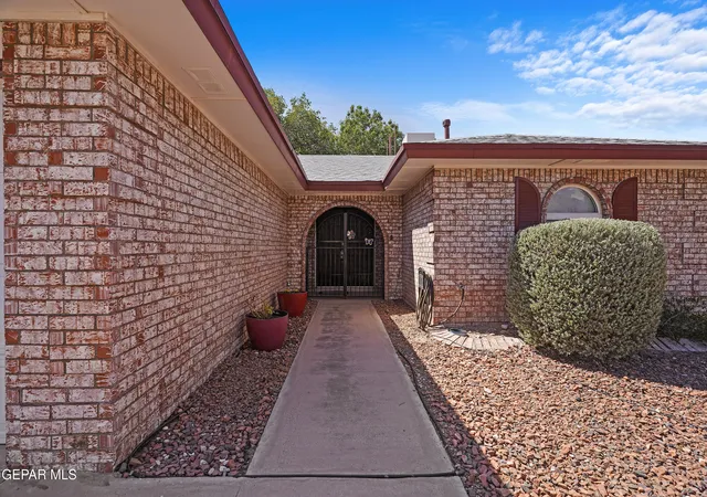 Photo 3 of Single family home for sale at 805 Espolon Dr, El Paso, TX 79912 | MLS# 950953 | Listing updated on 2026-09-21