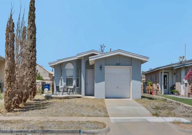 Photo 2 of Single family home for sale at 6217 London Brg Dr, El Paso, TX 79934 | MLS# 950436 | Listing updated on 2026-09-02