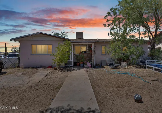 Single family home for sale at 983 Stanley St, El Paso, TX 79907 | MLS# 950656