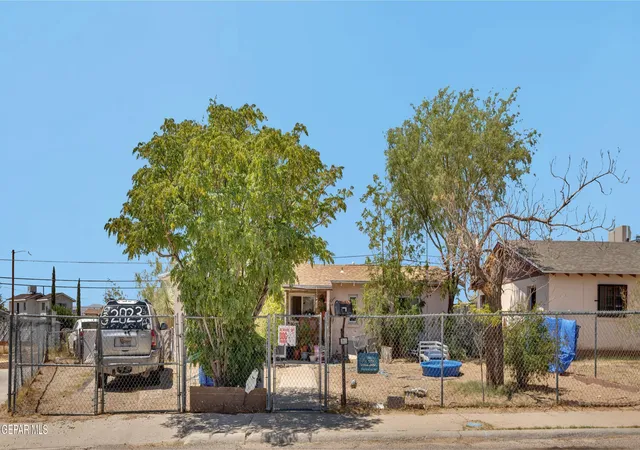 Photo 2 of Single family home for sale at 983 Stanley St, El Paso, TX 79907 | MLS# 950656 | Listing updated on 2026-09-17