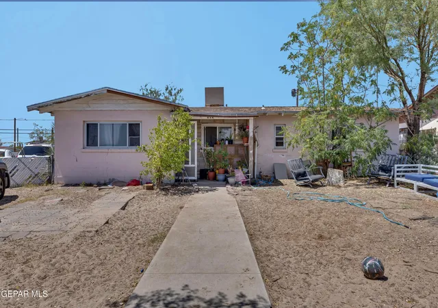 Photo 3 of Single family home for sale at 983 Stanley St, El Paso, TX 79907 | MLS# 950656 | Listing updated on 2026-09-17