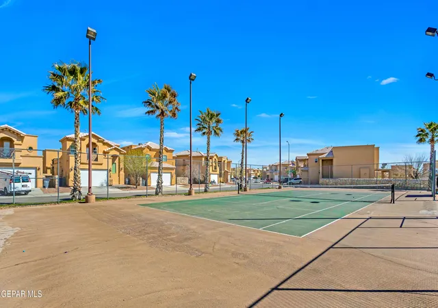 Listing Photo 5 - Condo for sale in building located at 11669 Great Abaco Ct, El Paso, TX 79936