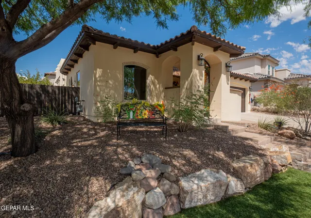 Photo 3 of Sale Pending at 7201 Kiowa Crk Dr, El Paso, TX 79911 | MLS# 950525 | Listing updated on 2026-10-09