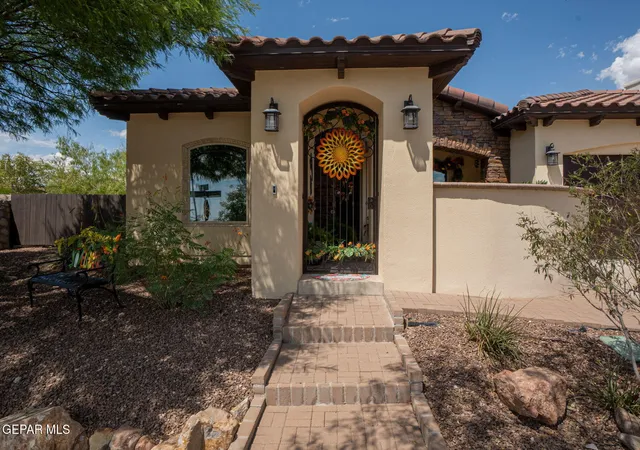 Photo 4 of Sale Pending at 7201 Kiowa Crk Dr, El Paso, TX 79911 | MLS# 950525 | Listing updated on 2026-10-09