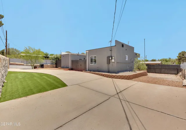 Photo 3 of Single family home for sale at 809 Galloway Dr, El Paso, TX 79902 | MLS# 950524 | Listing updated on 2026-09-11