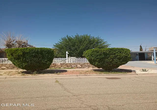 Photo 36 of Townhouse for sale at 2121 Febrero Dr, El Paso, TX 79935 | MLS# 950703 | Listing updated on 2026-10-08