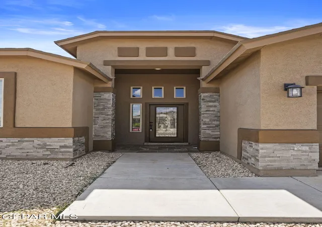 Photo 3 of Single family home for sale at 6012 Hidden Acres Dr, El Paso, TX 79924 | MLS# 950899 | Listing updated on 2026-09-10
