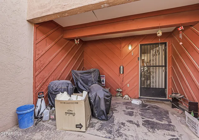 Photo 3 of Multi family home for sale at 4723 Frankfort Ave, El Paso, TX 79903 | MLS# 950570 | Listing updated on 2026-09-11