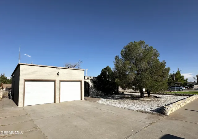 Photo 2 of Single family home for sale at 2412 Red Sails Dr, El Paso, TX 79936 | MLS# 950687 | Listing updated on 2026-09-18