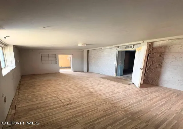 Photo 3 of Single family home for sale at 5304 Rosa Ave, El Paso, TX 79905 | MLS# 950517 | Listing updated on 2026-09-03