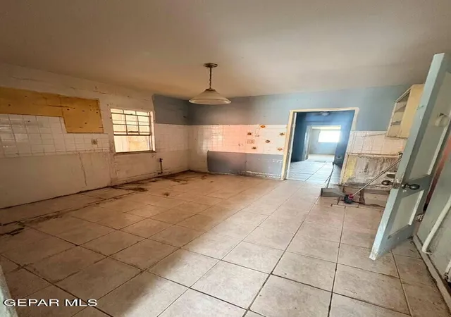 Photo 3 of Single family home for sale at 5304 Rosa Ave, El Paso, TX 79905 | MLS# 950517 | Listing updated on 2026-09-03