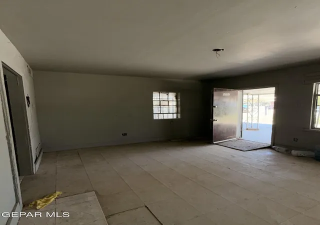 Photo 4 of Single family home for sale at 5304 Rosa Ave, El Paso, TX 79905 | MLS# 950517 | Listing updated on 2026-09-03