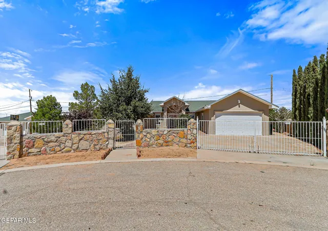 Photo 3 of Single family home for sale at 4019 Vanderveer Dr, El Paso, TX 79938 | MLS# 950743 | Listing updated on 2026-09-13
