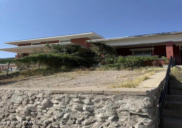 Photo 3 of Sale Pending at 1824 E Cliff Dr, El Paso, TX 79902 | MLS# 950573 | Listing updated on 2026-09-07