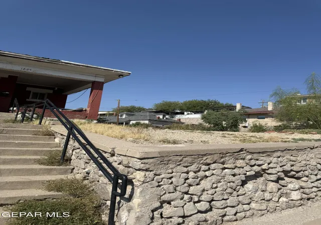 Photo 4 of Sale Pending at 1824 E Cliff Dr, El Paso, TX 79902 | MLS# 950573 | Listing updated on 2026-09-07