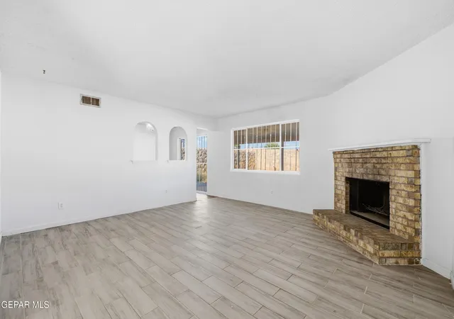 Photo 4 of Sale Pending at 1530 Bob Smith Dr, El Paso, TX 79936 | MLS# 950581 | Listing updated on 2026-09-22