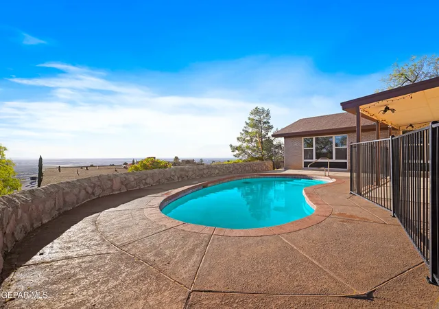 Photo 1 of Single family home for sale at 3017 Park N Dr, El Paso, TX 79904 | MLS# 953064 | Listing updated on 2026-10-21