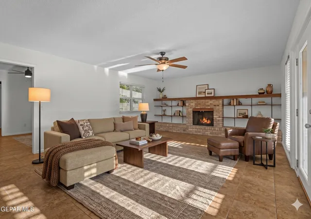 Photo 2 of Single family home for sale at 3017 Park N Dr, El Paso, TX 79904 | MLS# 953064 | Listing updated on 2026-10-21